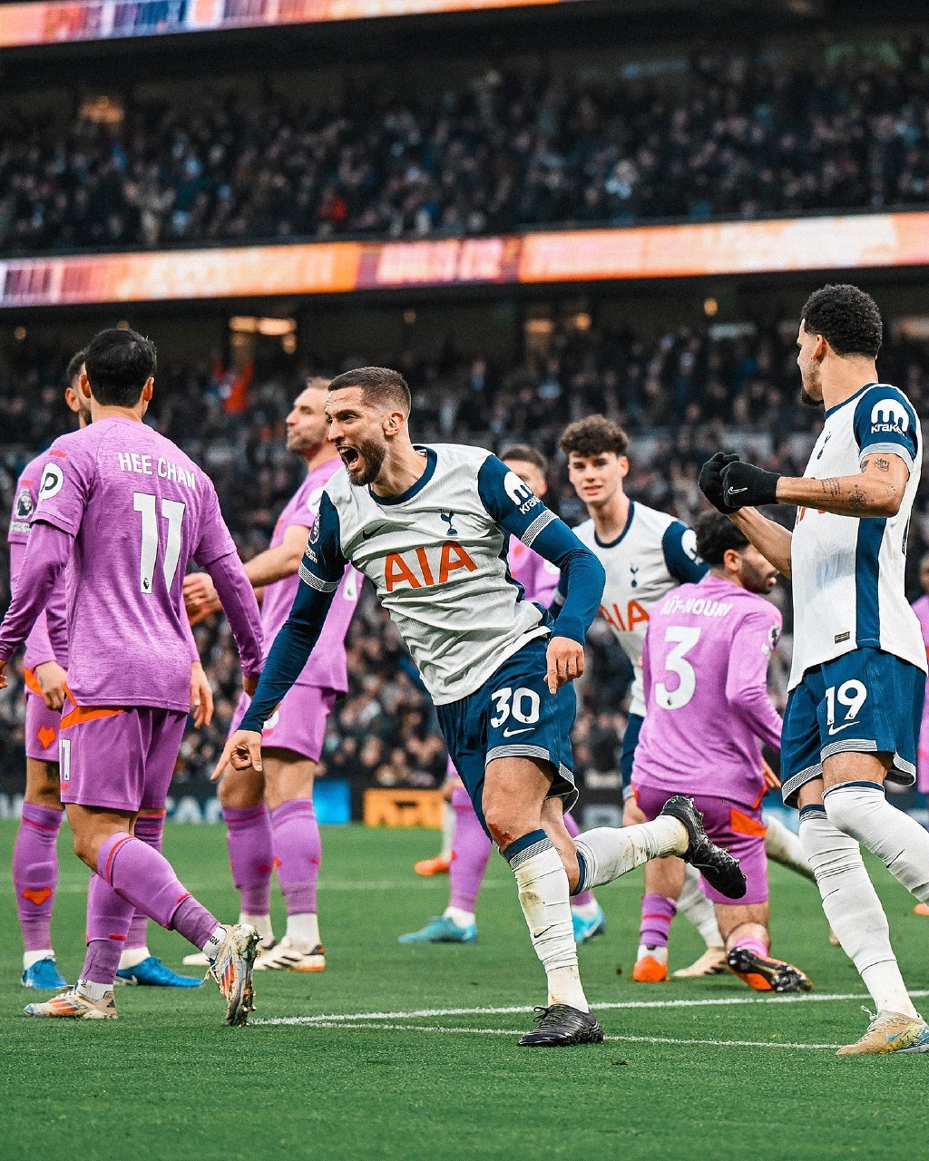 雷人!热刺大将和模特女友分手 竟因太沉迷游戏