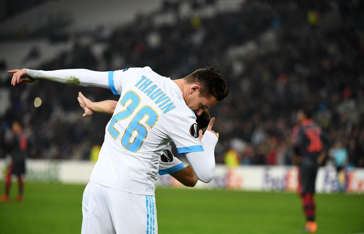 鹈鹕客场挑战灰熊