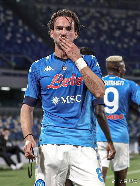 玄冥二老按住赵敏日