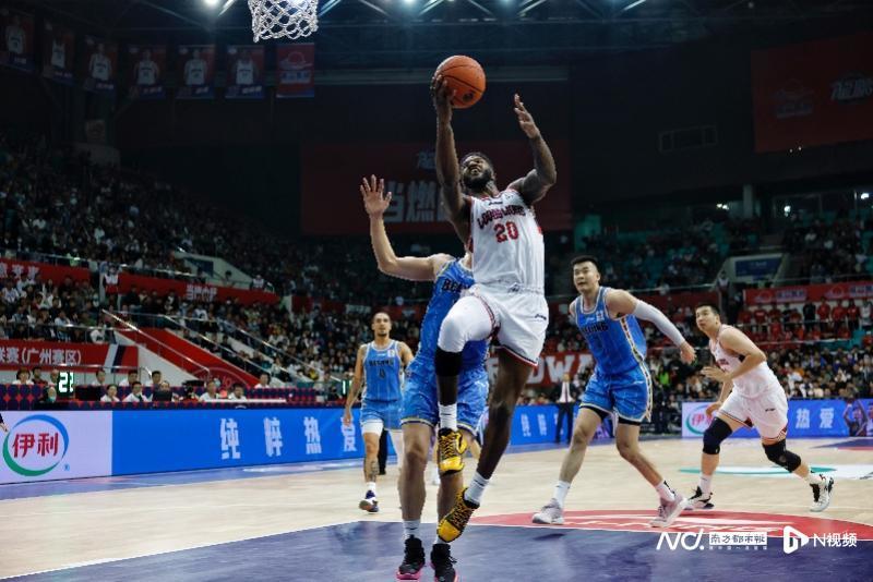 凹凸世界众人看金黑化